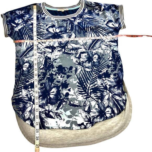 Rewind Blue Gray White Tropical Floral Print Top Mixed Media Fabric Short Sleeve - Picture 8 of 16
